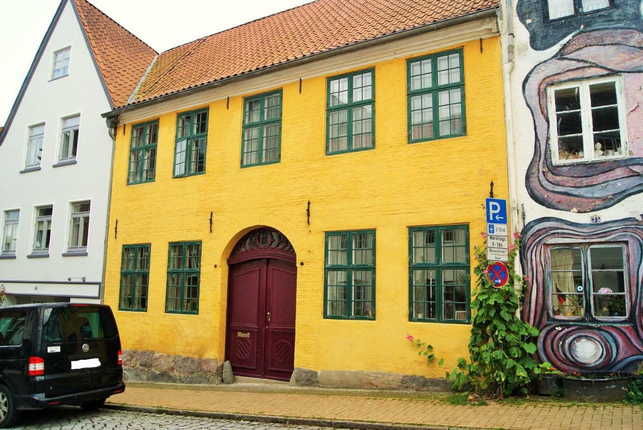 Das Gelbe Haus - Drei Besondere Ferienwohnungen Фленсбург Екстер'єр фото